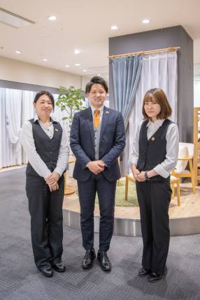 住空間やインテリア、デザインに興味のある人、お客様と接するのが好きな人が集まっている当社。社員間の距離が近く、チームワークも抜群!働きやすい環境が整っています。