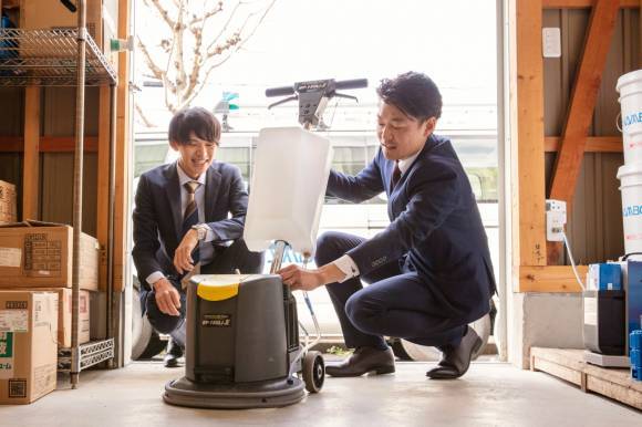 新しい技術やシステムを積極的に導入、効率化や生産性の向上を通じてワークライフバランスの実現に取り組みます。