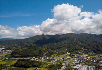 温暖な気候、歴史と自然豊かな風土、温かみのある人情に包まれる暮らし