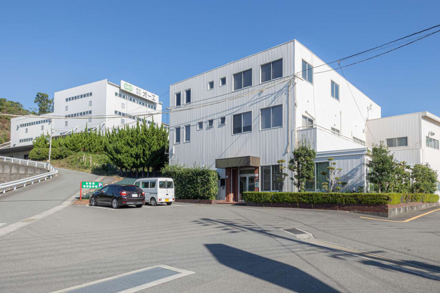 本社の外観写真