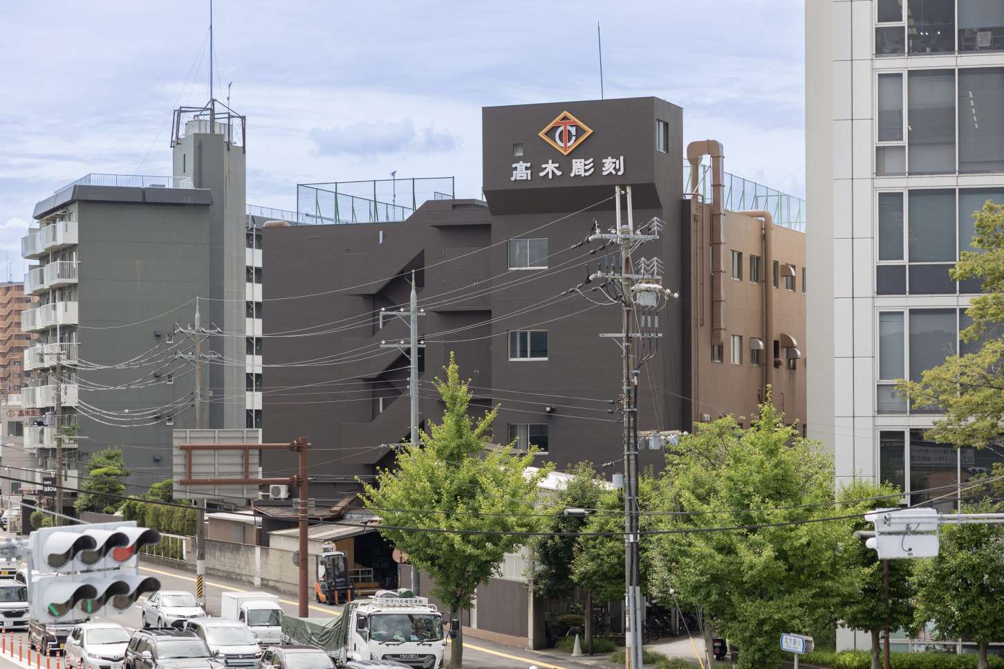 本社からJR和歌山駅までは徒歩15分。駅から歩いて通勤している人も大勢います。