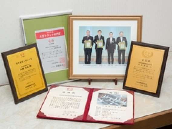 和歌山日野自動車は数々の表彰を受ける優良ディーラーです。すごい先輩もたくさん。