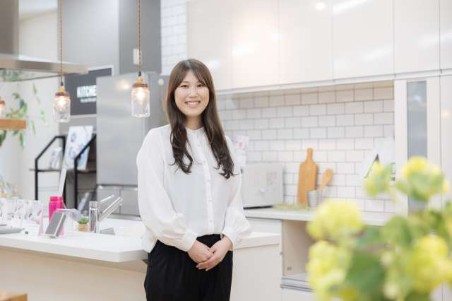 「ランドリールームなどの間取り専用収納アイテムを企画部先輩社員と企画」