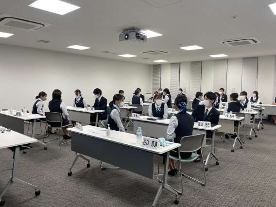 研修では”共に育つ”ことに力を入れています